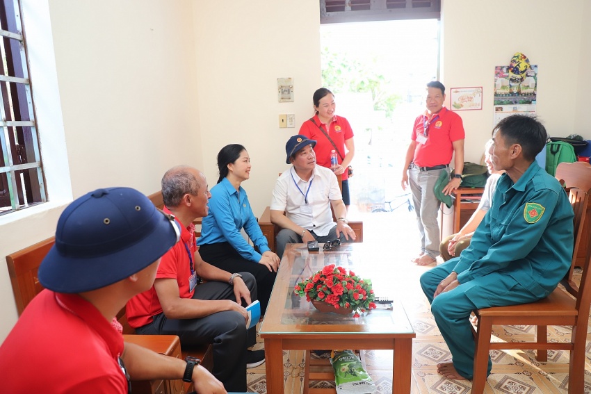 Tập đoàn Dầu khí Việt Nam thăm, động viên cán bộ chiến sĩ, người dân tại huyện đảo Trường Sa và Nhà giàn DK1/9 – Ba Kè